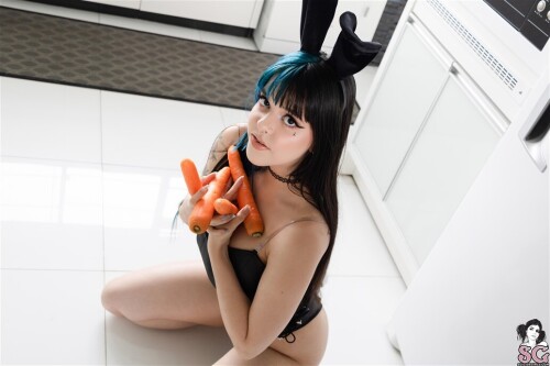 Bonniechloe-Suicide-Good-morning-bunny-1503cc8ff7dee26908.jpg