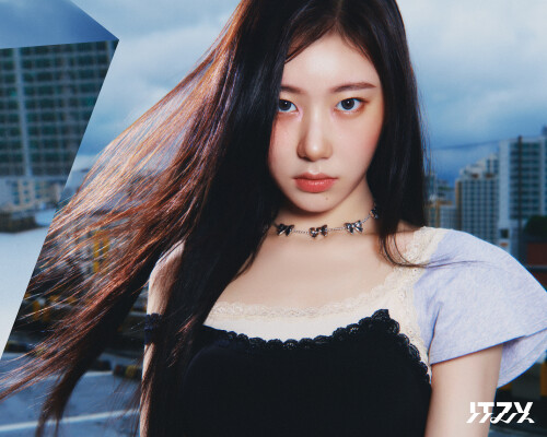 CHAERYEONG--2024-10-02_ITZY-GOLD-ALBUM-CONCEPT-PHOTO-4-1f1539d358f0b3f34.jpg