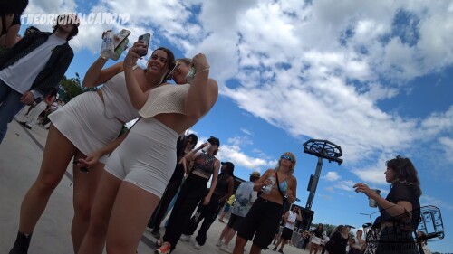 Candid-Ass-Rave-Girls-Spandex-Shorts.mp4_snapshot_00.53.0522573ef04ab41dd57.jpg