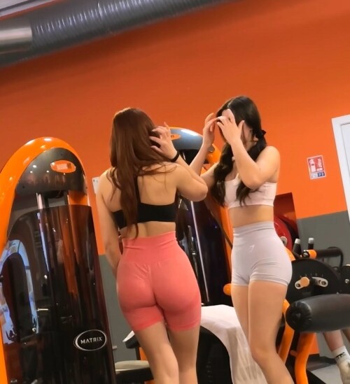 Candid-Girls-With-Tight-Spandex-Gym-Shortsdb39c1475a1a5a76.jpg