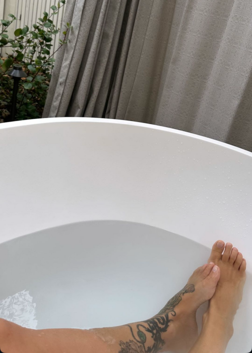 Chloe-feet755d6be6f7dfa00c.png