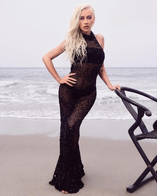 Christina_Aguilera_-_US_Glamour_August_2024__9_cc0981684c3efe11.md.jpg