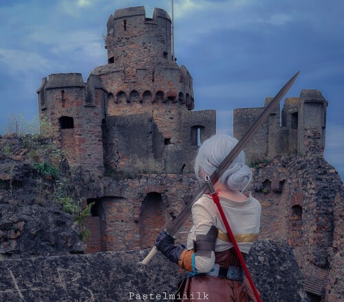 Ciri-back-565a6fd5866d1249e.md.jpg