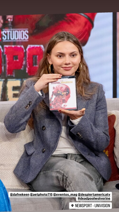 DafneKeen-64fe6a941273d6701.jpg