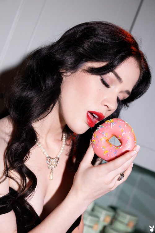 Evelyn_Claire_Midnight_Snack_12d8ccf1cdb0dc9135.jpg