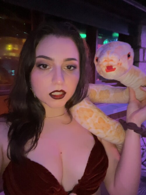 F9sXAjBWgAAwgQE8b49fb667c21105b.md.jpg