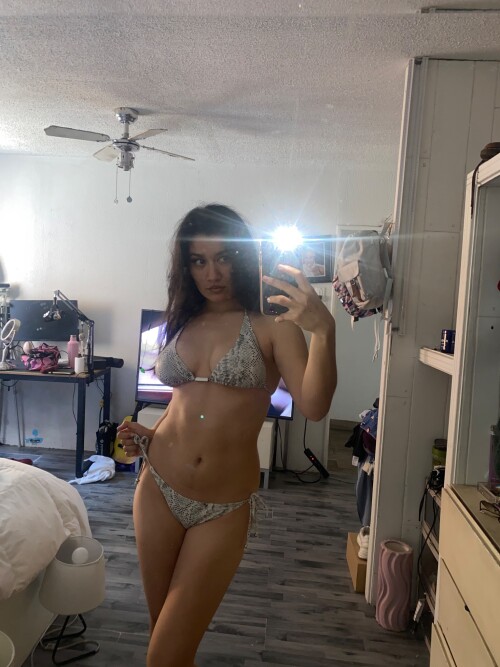 GeYS7eQbQAEZ5Ri680edf7662399cf2.jpg