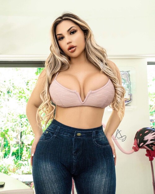 Whitney Paige | Blondebella_x Nude Leaked Onlyfans Photo Whitney Paige | Blondebella_x Nude Leaked Onlyfans Photo