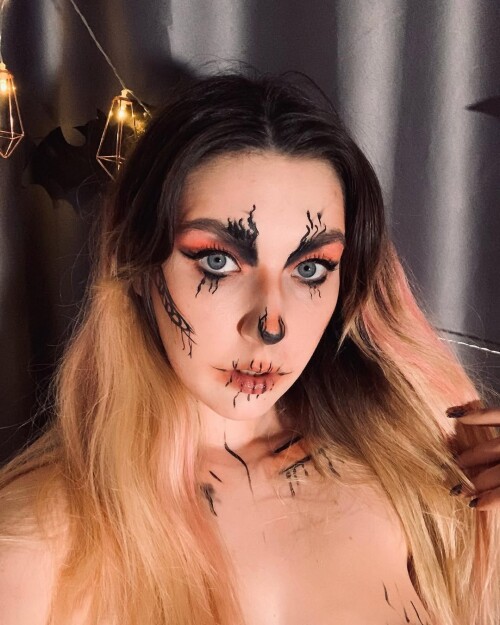 Halloween-more-interesting-photos-on-boosty-and-patreon-patreon-patreoncreator-patreonmodel-halloween-halloweenmakeupfb104fbab229d0ab.jpg