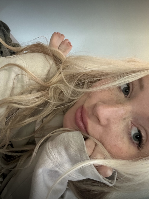 Cara / @cozycara Nude Leaked Onlyfans Photo Cara / @cozycara Nude Leaked Onlyfans Photo