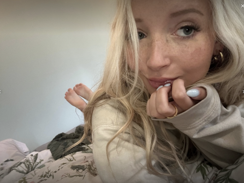 Cara / @cozycara Nude Leaked Onlyfans Photo Cara / @cozycara Nude Leaked Onlyfans Photo