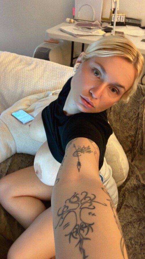 Zoie Burgher Nude Leaked Onlyfans Photo Zoie Burgher Nude Leaked Onlyfans Photo