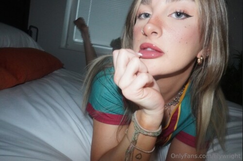 petitelunaxo | lilywright Nude Leaked Onlyfans Photo