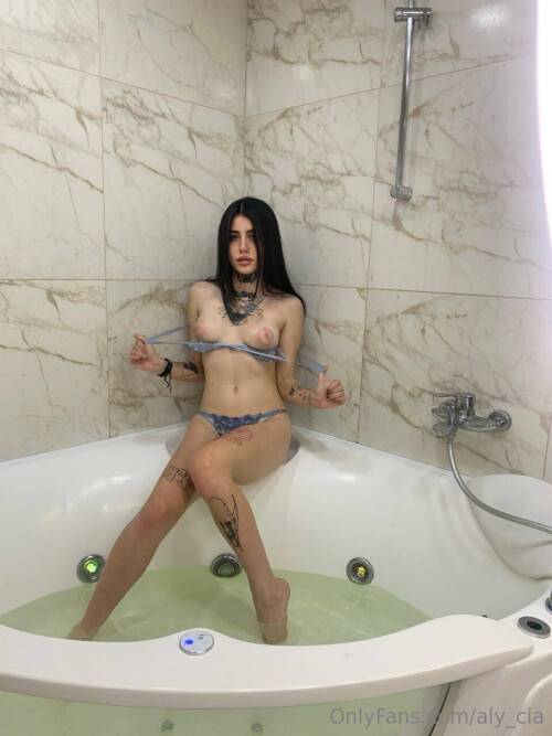 aly_cia Nude Leaked Onlyfans Photo