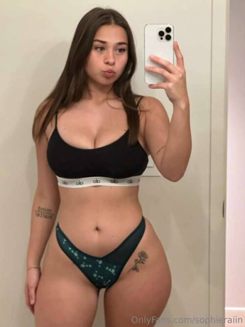 Malayaax - Sophieraiin Nude Leaked Onlyfans Photo