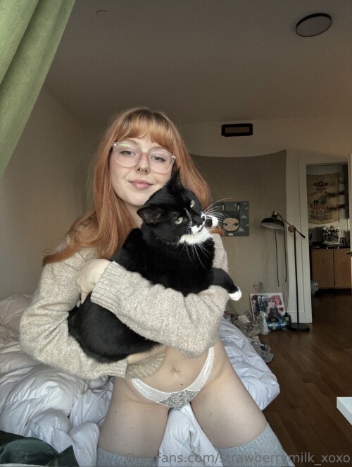 strawberrymilk_xoxo Nude Leaked Onlyfans Photo strawberrymilk_xoxo Nude Leaked Onlyfans Photo