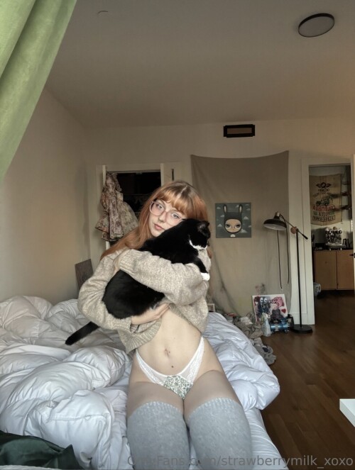 strawberrymilk_xoxo Nude Leaked Onlyfans Photo strawberrymilk_xoxo Nude Leaked Onlyfans Photo