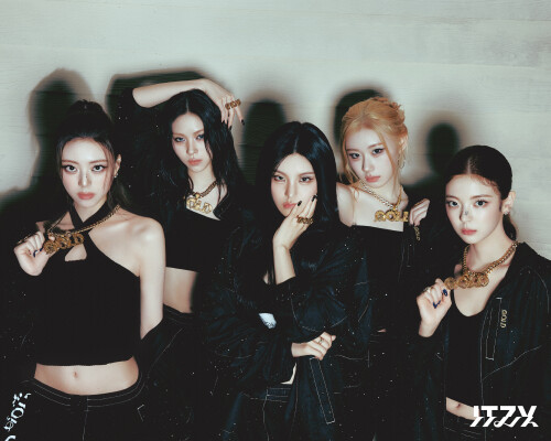 ITZY-2024-10-15_ITZY-GOLD-PHOTO-4776a6a13dc24555c.jpg