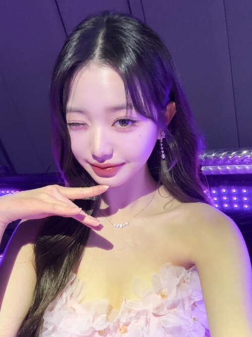 IVE-OFFICIAL_1870131418946515432-21a781bbdf8a85d05.md.jpg