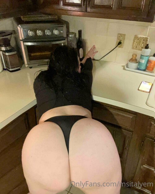 ItalyEm/CurvyEm/MsItaly/ItalyClaps/CallOfEms/Blubankrollem Nude Leaked Onlyfans Photo