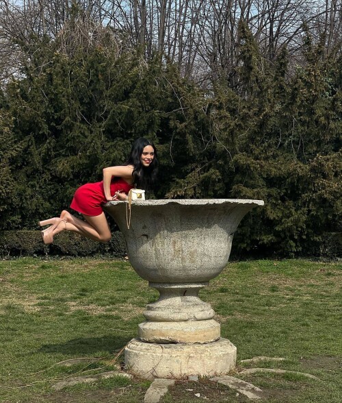 Jenna-Ortega-Feet-6345354bab3e9af6f85e8dc.md.jpg