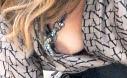 Jennifer-Lopez-Nipple-Slip-18a09d0fe3a9e36ad.md.jpg