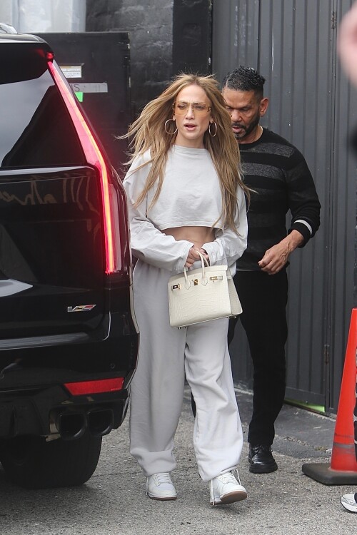 Jennifer_Lopez_Leaves_the_dance_studio_in_Los_Angeles_05-24-2024__39_7b728f628aa22da7.md.jpg