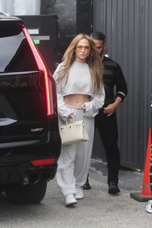 Jennifer_Lopez_Leaves_the_dance_studio_in_Los_Angeles_05-24-2024__43_3928bf3596f2e070.md.jpg