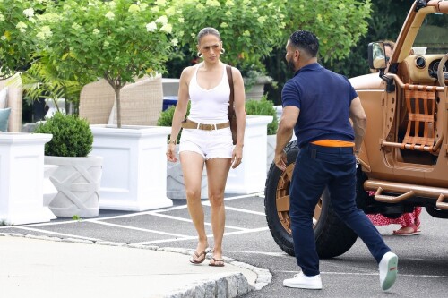 Jennifer_Lopez_Out_in_New_York_07162024__107_d8bc091b888f414d.md.jpg