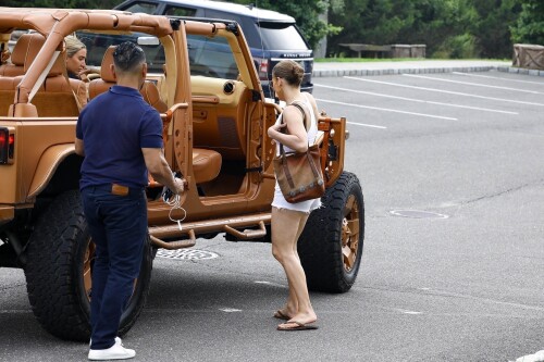 Jennifer_Lopez_Out_in_New_York_07162024__129_6082729cc2d7ba9c.md.jpg