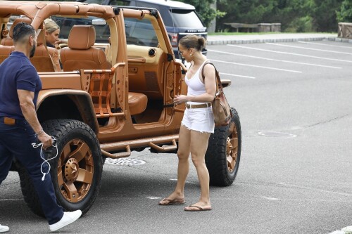 Jennifer_Lopez_Out_in_New_York_07162024__19_41787472462ba7e9.md.jpg