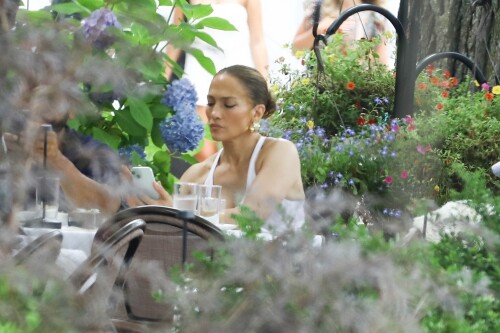 Jennifer_Lopez_Out_in_New_York_07162024__66_a6de893154a3a504.md.jpg