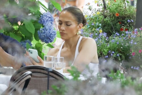 Jennifer_Lopez_Out_in_New_York_07162024__75_a9a4324958c4acfd.md.jpg