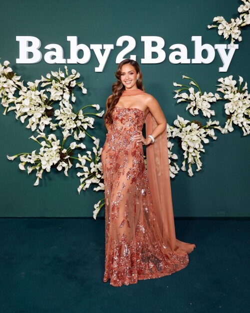 Jessica_Alba_at_2024_Baby2Baby_Gala_in_Los_Angeles_11-09-2024__58_2dd81654eca2387d.jpg