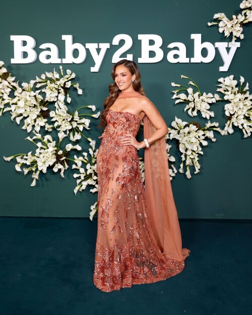 Jessica_Alba_at_2024_Baby2Baby_Gala_in_Los_Angeles_11-09-2024__64_c27a11f749398f32.jpg