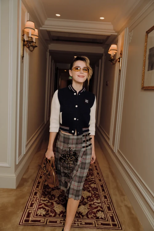 KiernanShipka_WWD_NishaJohny-556564aa65e0c6657a.webp