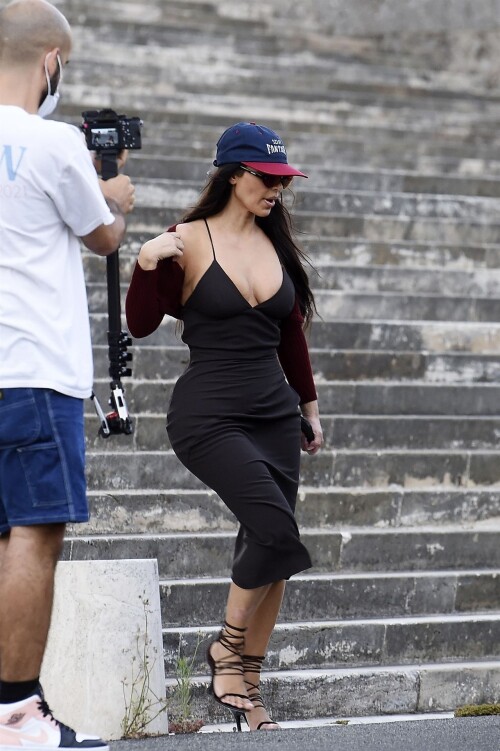 Kim-Kardashian-Sexy-34-thefappeningblog.com_6ef1391e569b7dab.jpg