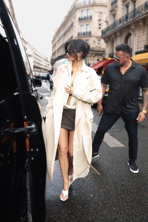 Kylie_Jenner_Arrives_at_Zeffirino_Restaurant_in_Paris_09-26-2024__29_3aa63d04d617929d.md.jpg