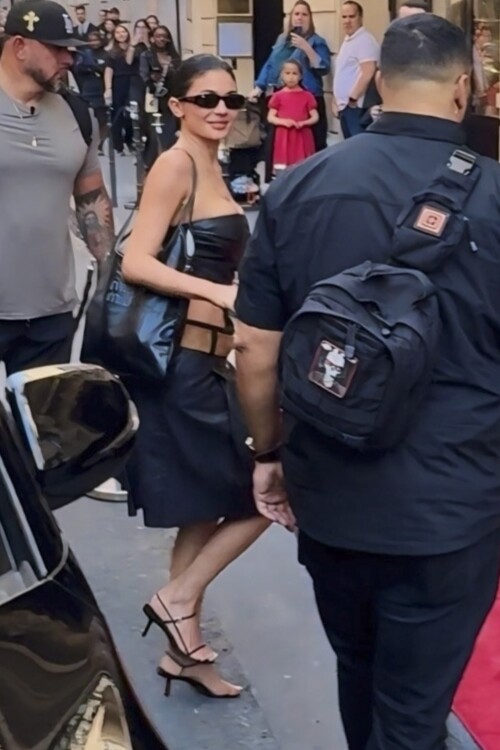 Kylie Jenner Arrives at her Paris hotel during Fashion Week 06 23 2024 4 