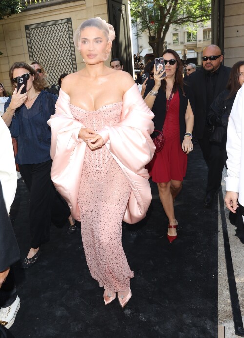 Kylie Jenner Attends the Schiaparelli Show during Paris Fashion Week 06 24 2024 9 