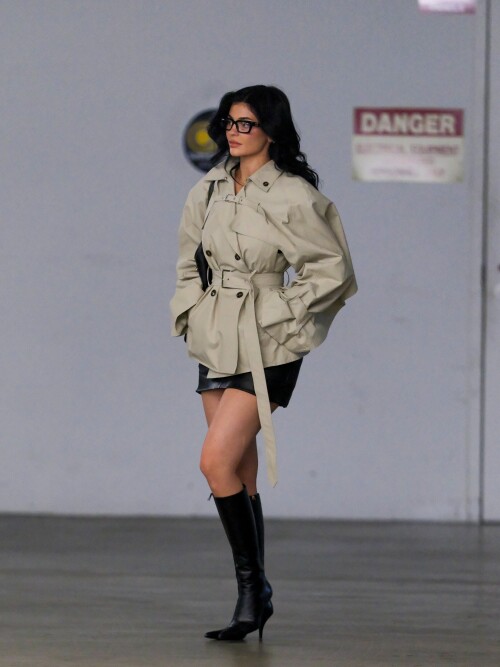 Kylie_Jenner_Out_in_Los_Angeles_11-16-2024__1_355e86897c790241.jpg