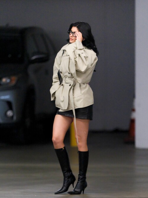 Kylie_Jenner_Out_in_Los_Angeles_11-16-2024__2_5d8d5bf22c1f2345.jpg