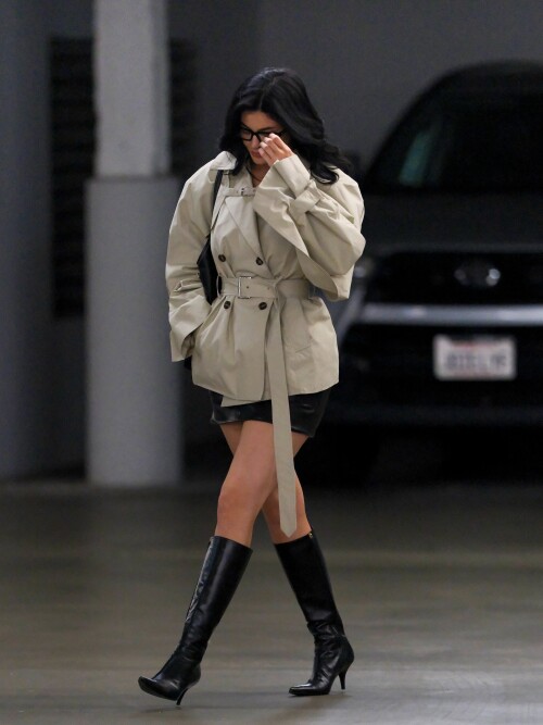 Kylie_Jenner_Out_in_Los_Angeles_11-16-2024__3_dcd0ca7fc8e2b52e.jpg