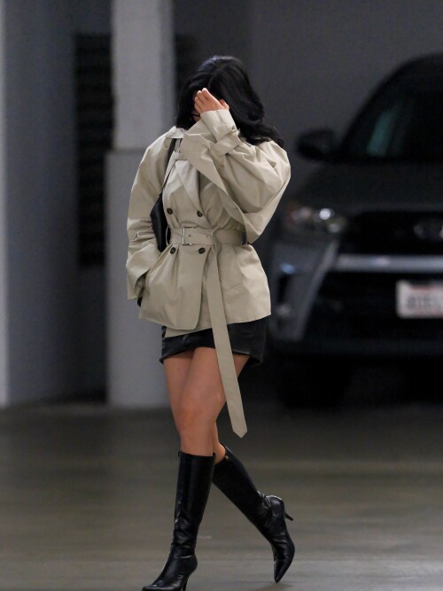 Kylie_Jenner_Out_in_Los_Angeles_11-16-2024__4_19b7432e8031b2f8.jpg