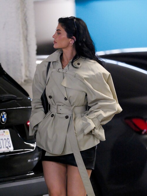 Kylie_Jenner_Out_in_Los_Angeles_11-16-2024__5_67ef9e811dafb548.jpg