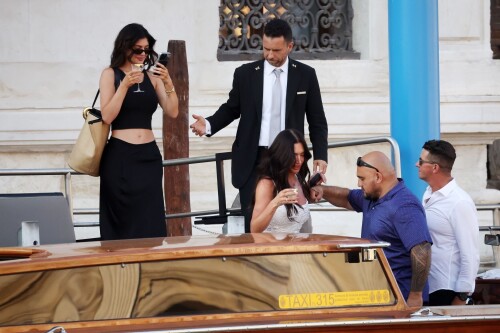 Kylie_Jenner_during_a_family_trip_to_the_city_of_Venice_07-20-2024__26_b3e584a931175819.md.jpg