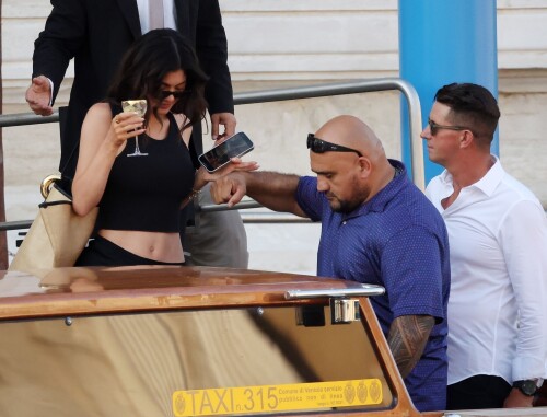 Kylie_Jenner_during_a_family_trip_to_the_city_of_Venice_07-20-2024__29_9926db6b7ad589a6.md.jpg