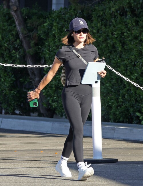 Lucy_Hale_Arrives_at_Equinox_gym_in_Los_Angeles_09-25-2024__3_afeda5e121a15d4b.jpg