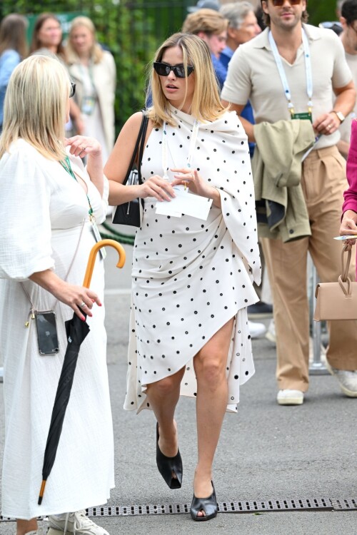 Margot_Robbie_at_Wimbledon_in_London_07-12-2024__19_1135e4bae6982863.md.jpg