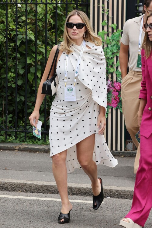 Margot_Robbie_at_Wimbledon_in_London_07-12-2024__27_5b25e360433b5e0a.md.jpg